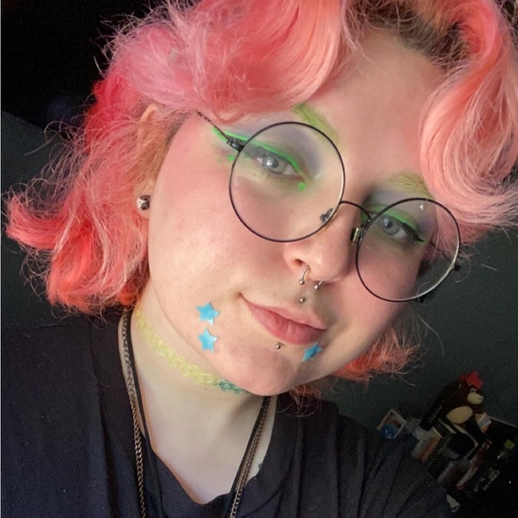 Meet your Posher, Sunny ☀️ - Picture 17 of 17